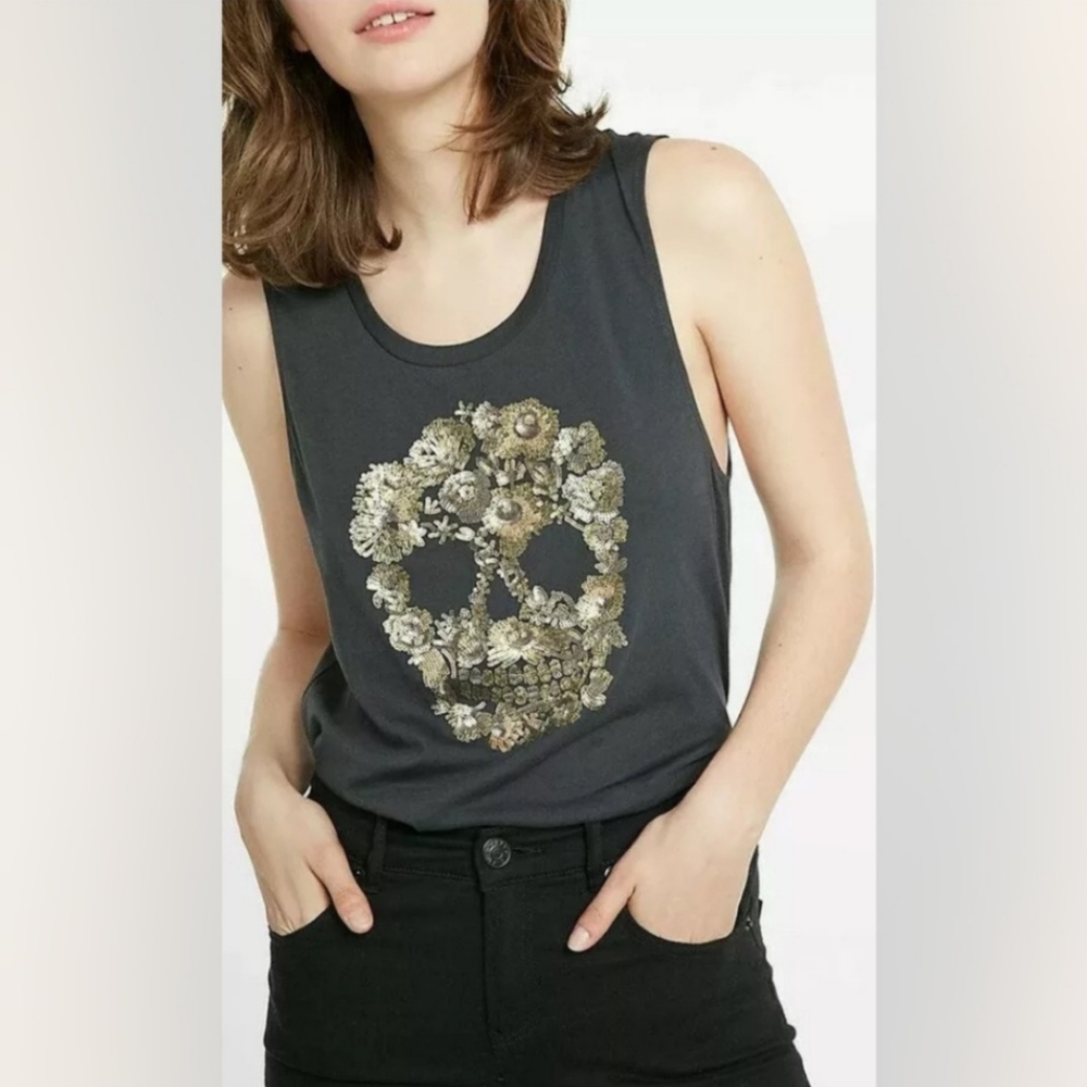 The coolest skull tank by Express One Eleven. Size S.
